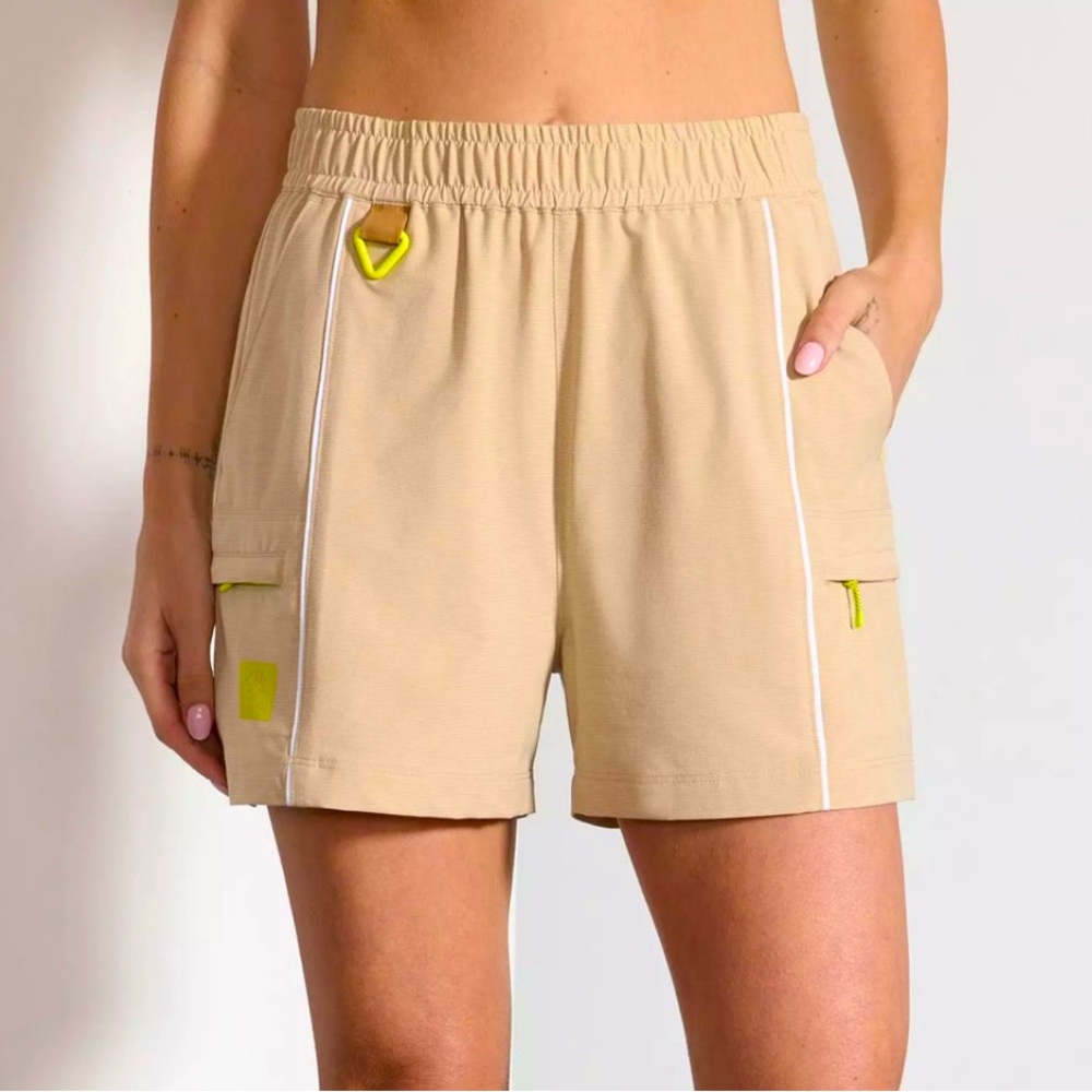 NWT Women’s MPG Sport / Hiking Rove Shorts with Piping Tan Size Small $74